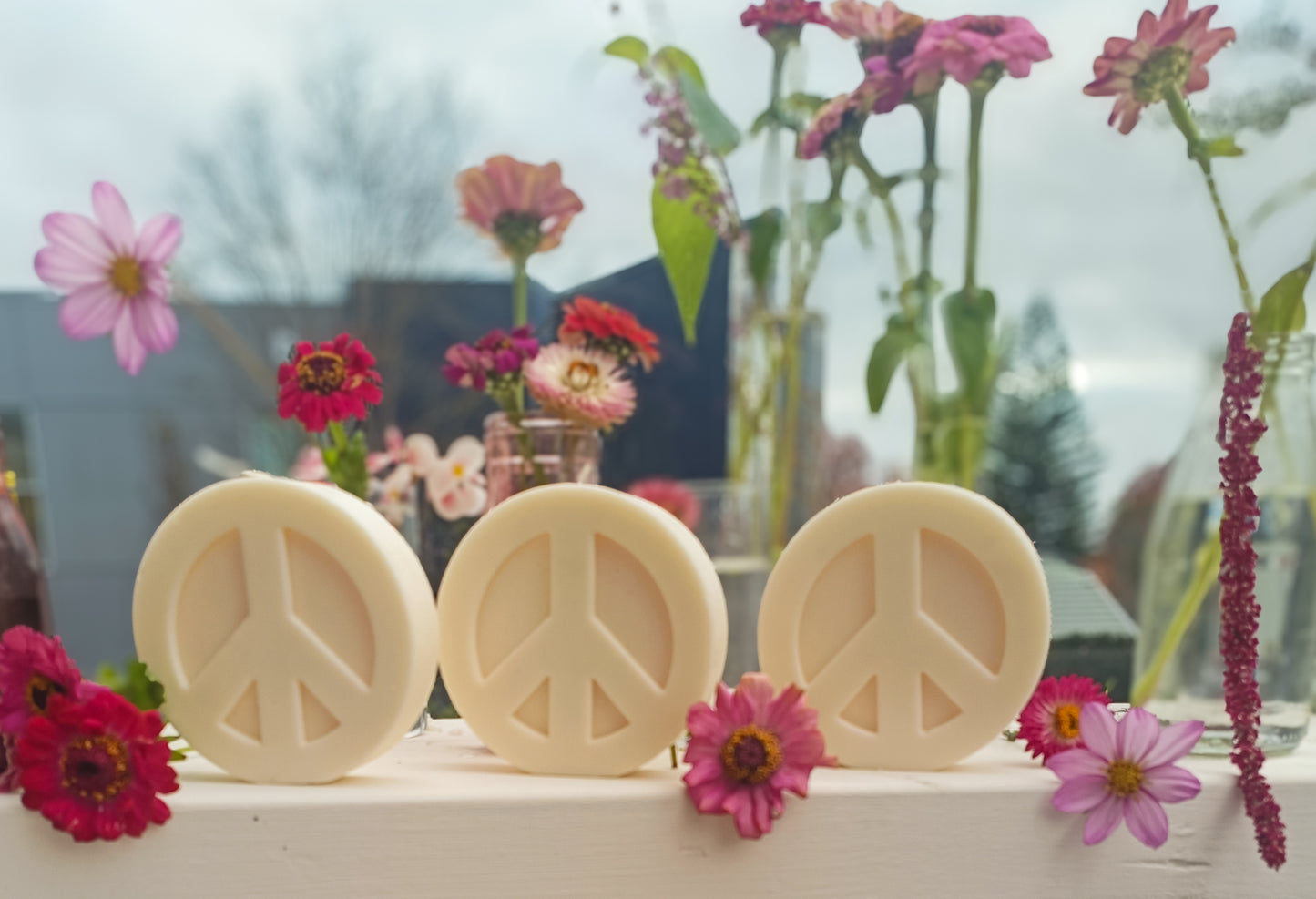 Tully | Peace Sign Candle