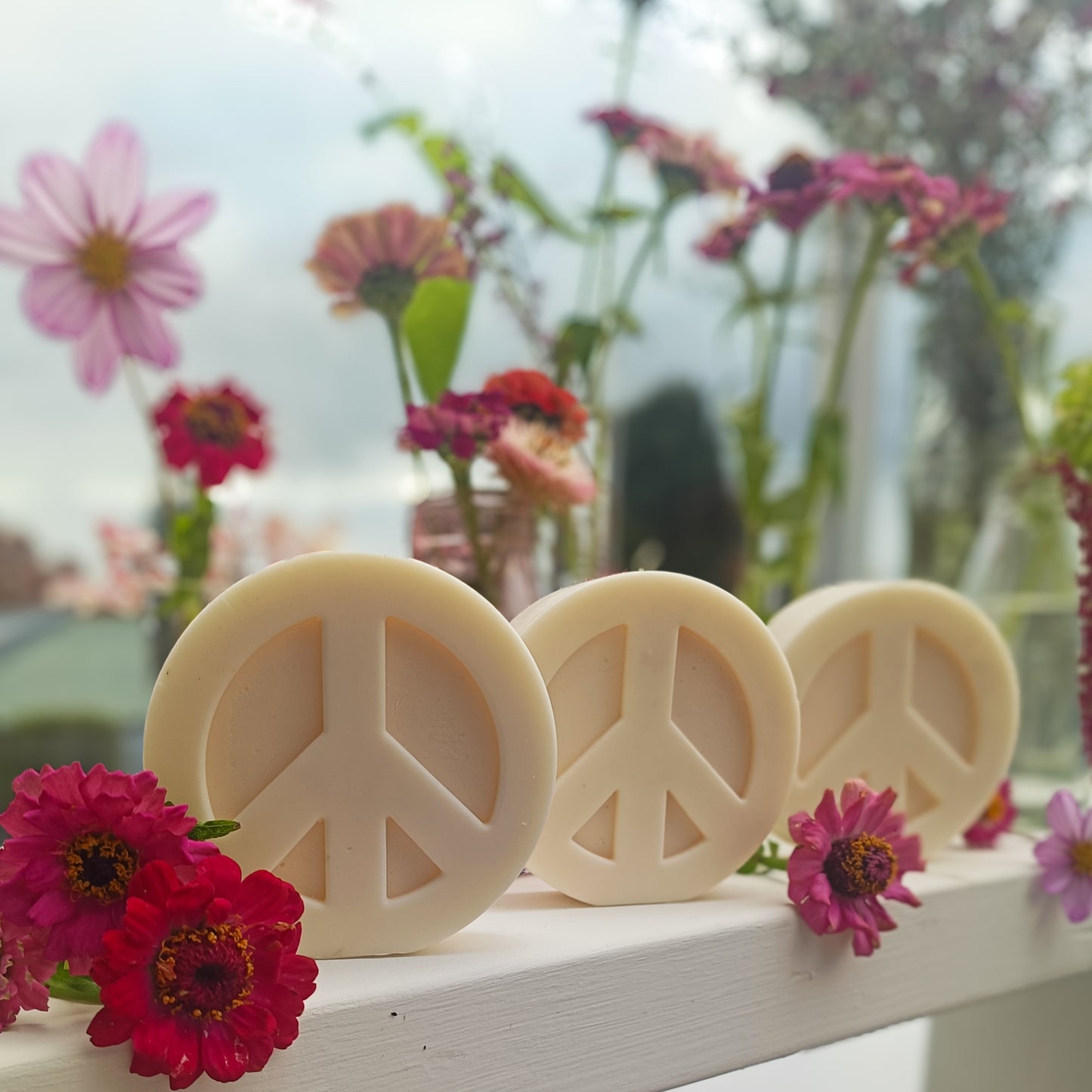 Tully | Peace Sign Candle