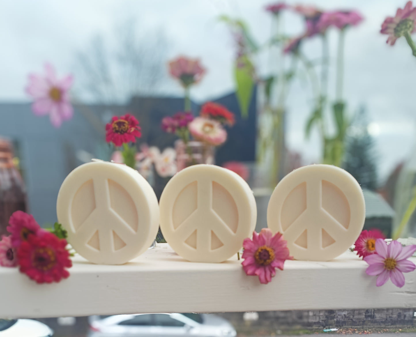 Tully | Peace Sign Candle