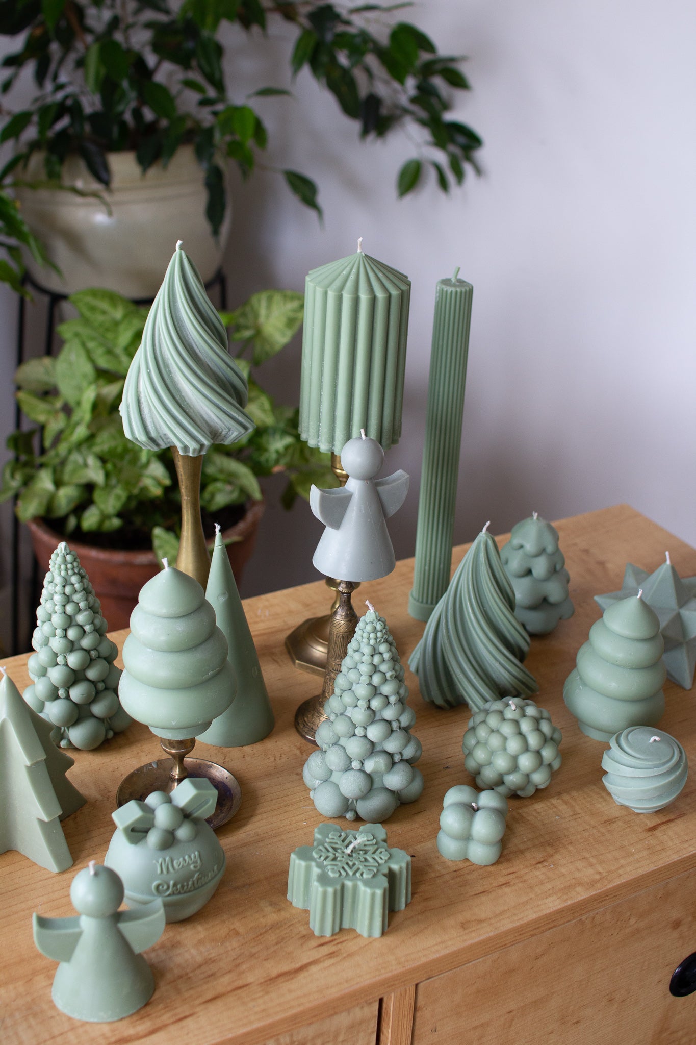 Holly | Christmas Tree Sculpture Candle