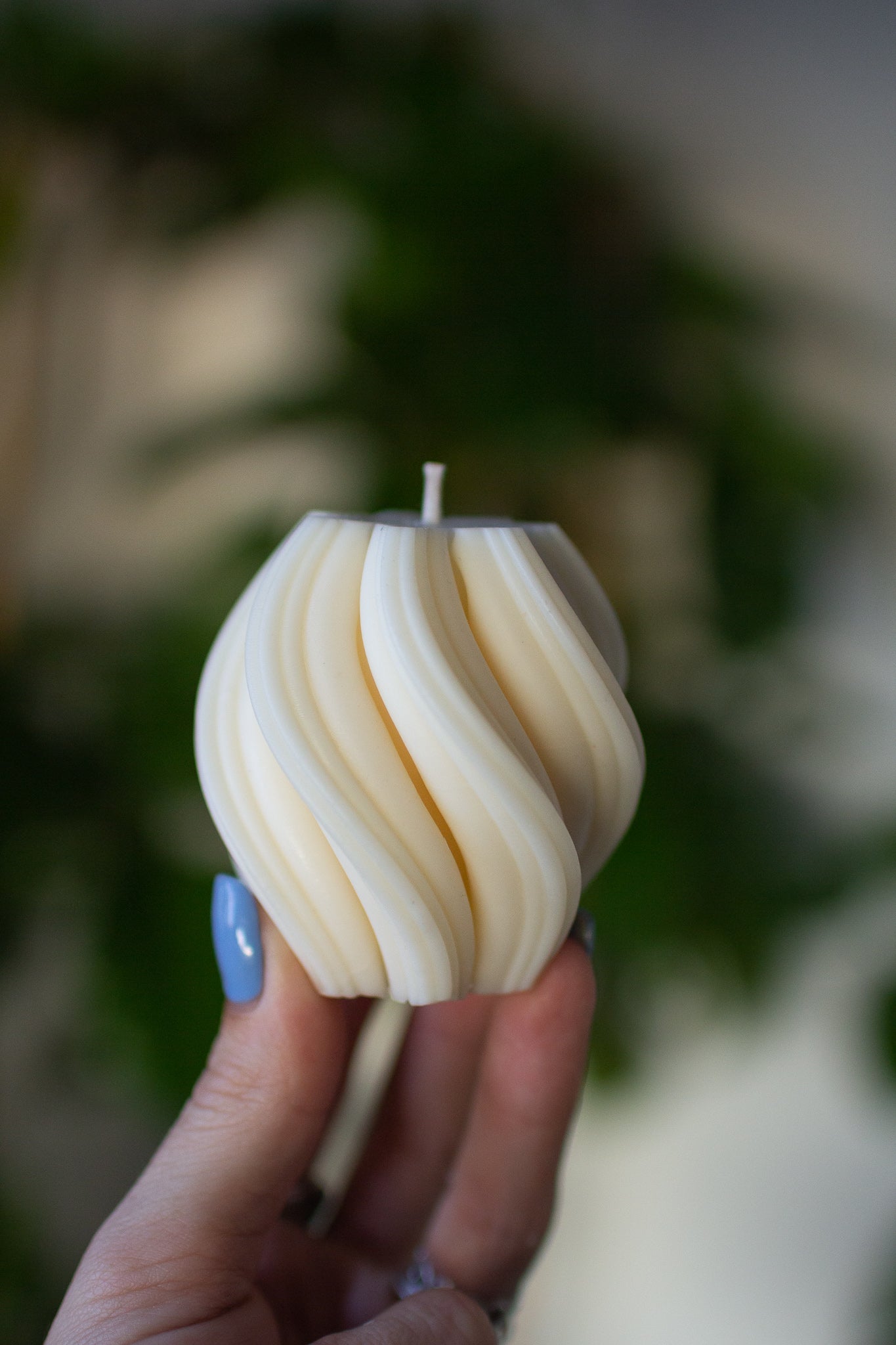 Mini Dawn | Twisted Swirl Shaped Candle