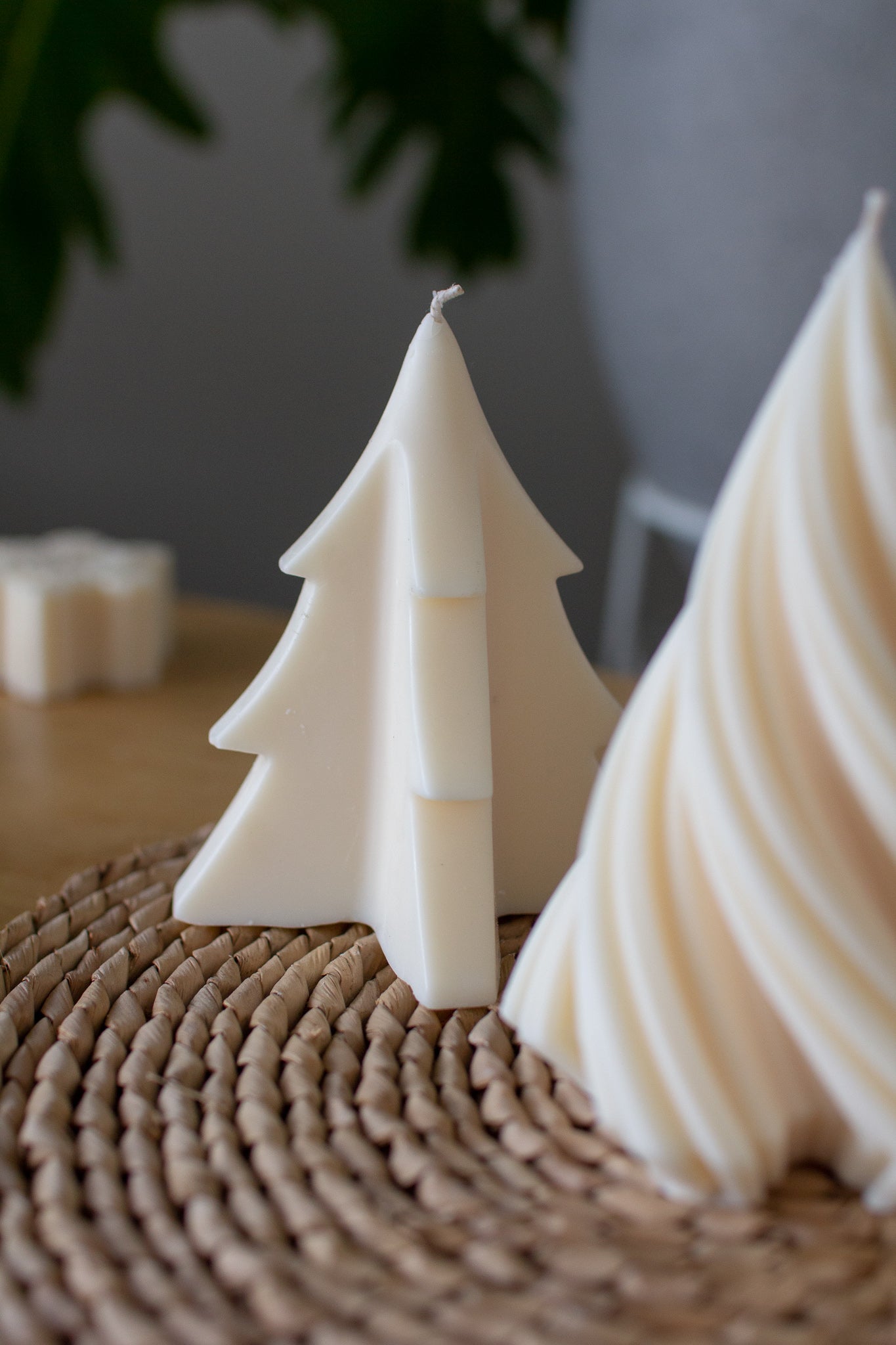 Holly | Christmas Tree Sculpture Candle
