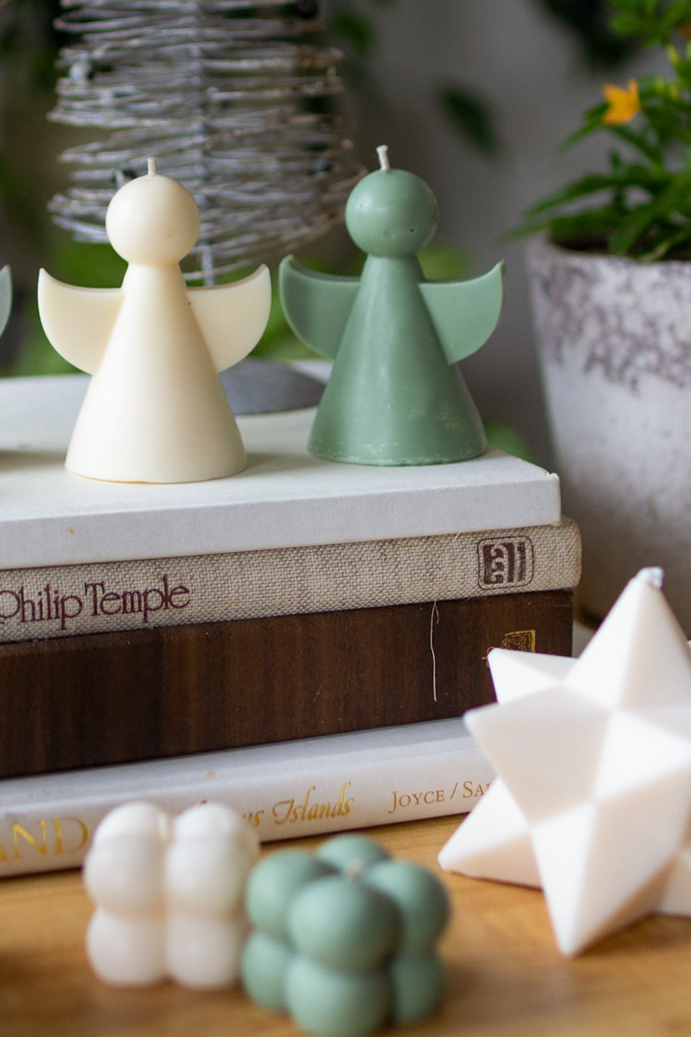 Halo | Christmas Angel Sculpture Candle