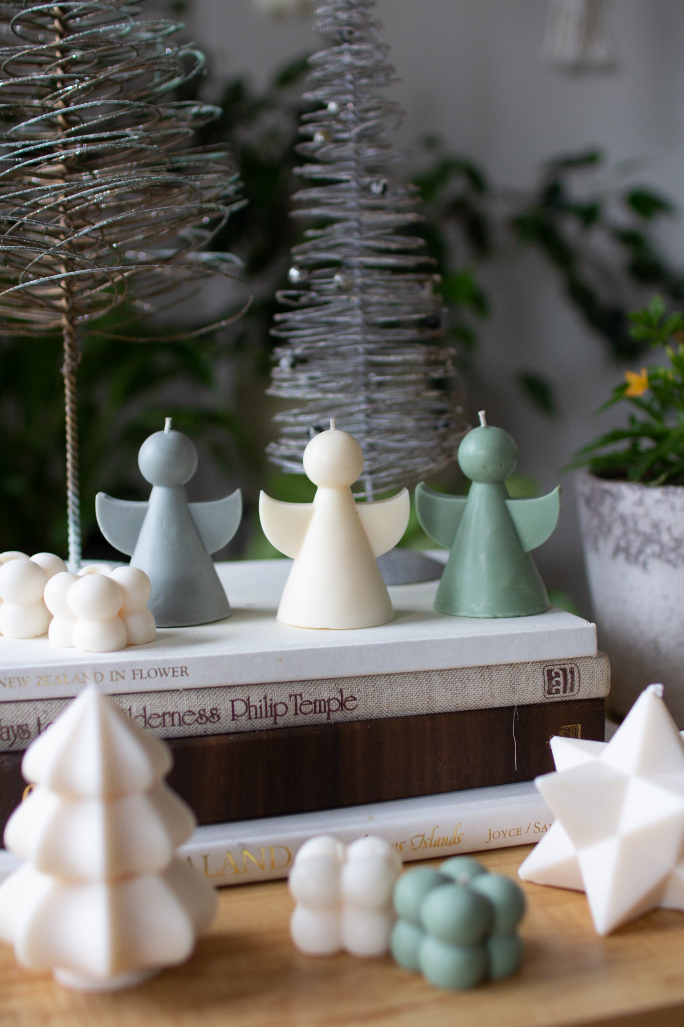 Halo | Christmas Angel Sculpture Candle